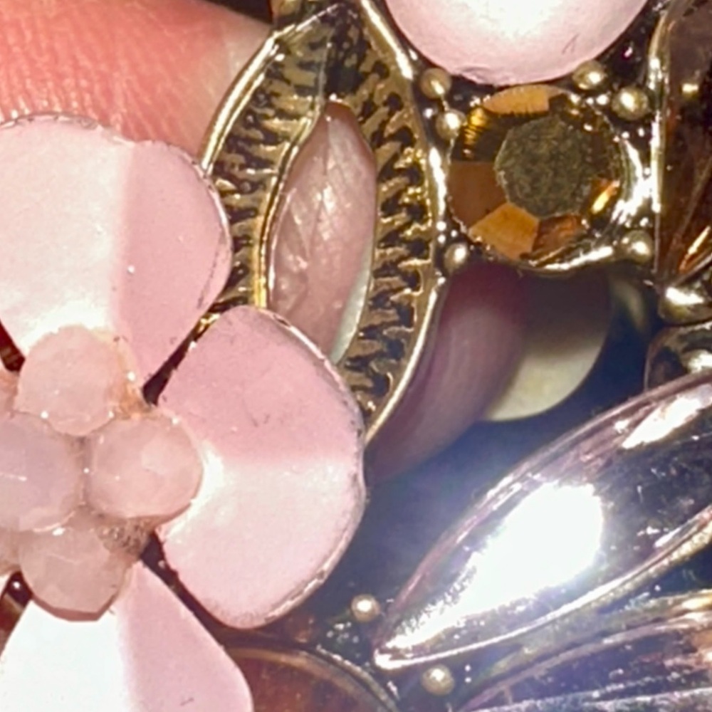 Floral Stretch Bracelet- New with CALLOUT - Picture 3 of 3